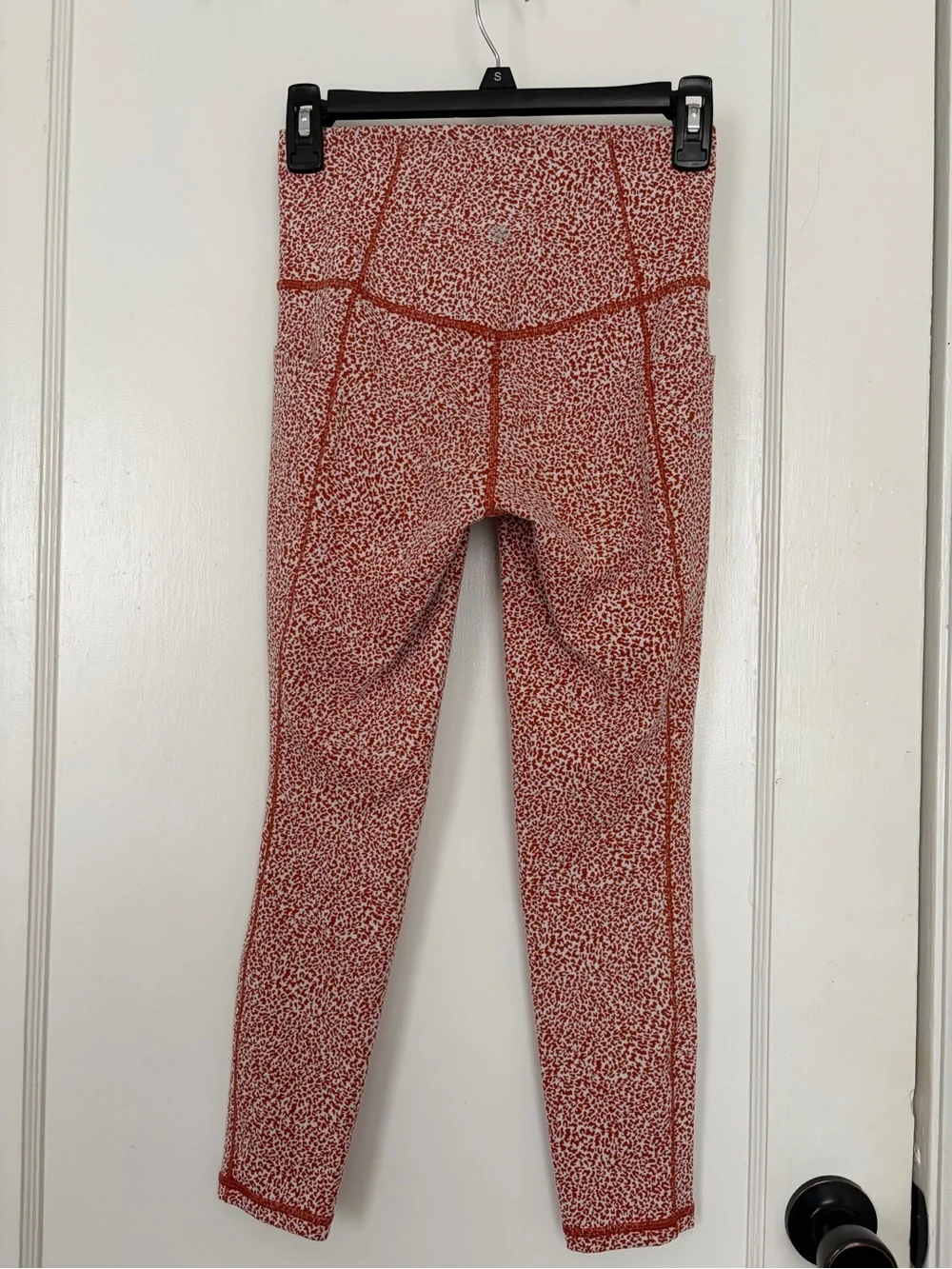 Athleta Salutation Stash || Textured Tight 7/8 Legging Size XS Orange Cheetah